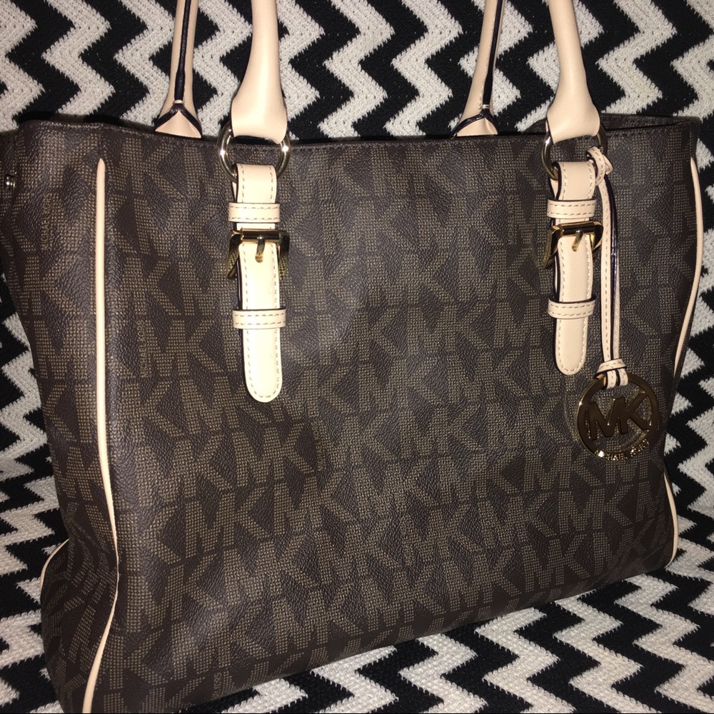 🌟Micheal Kors Signature Bag🌟